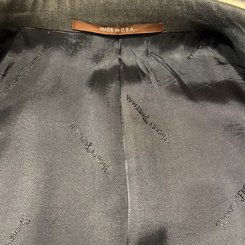 Hickey Freeman Charcoal Grey 100% wool with functional cuffs - Picture 2 of 10